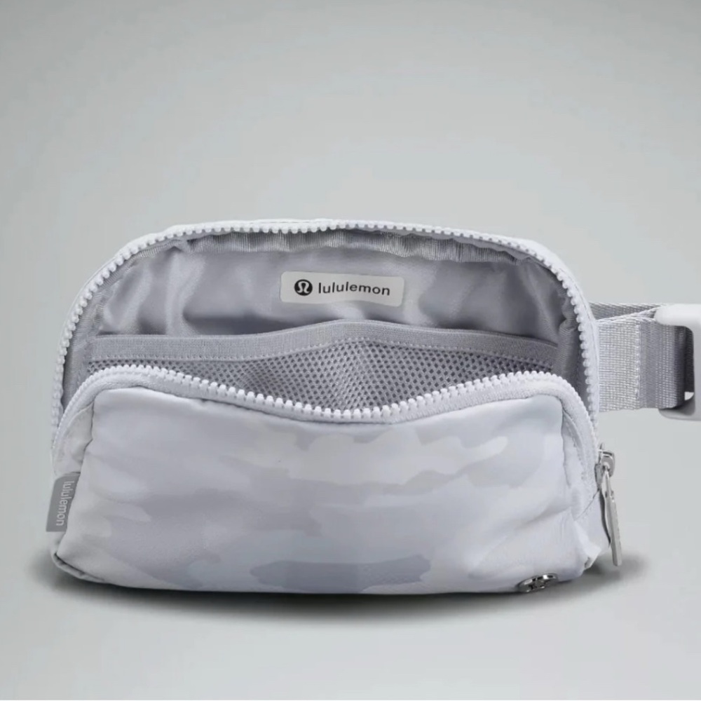 Lululemon Everywhere Crossbody Belt Bag 1L - Gray Camo - Picture 2 of 6